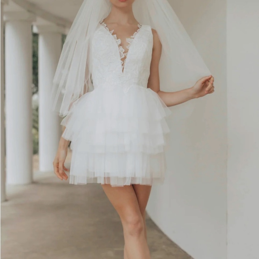 UNTAMED PETALS BY AMANDA JUDGE White Sleeveless Plunge Wedding Gown